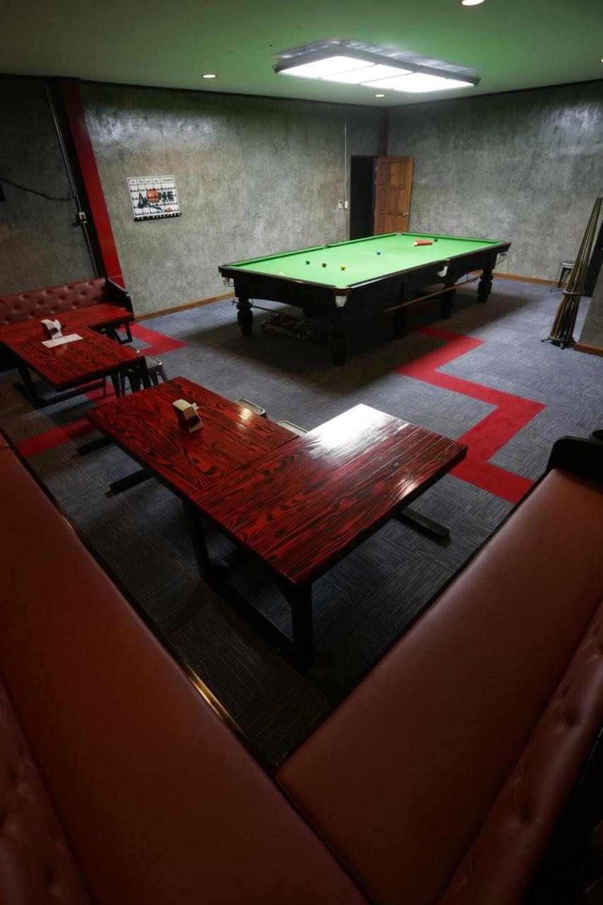 One Four Seven Hotel & Snooker Bar Районг Экстерьер фото