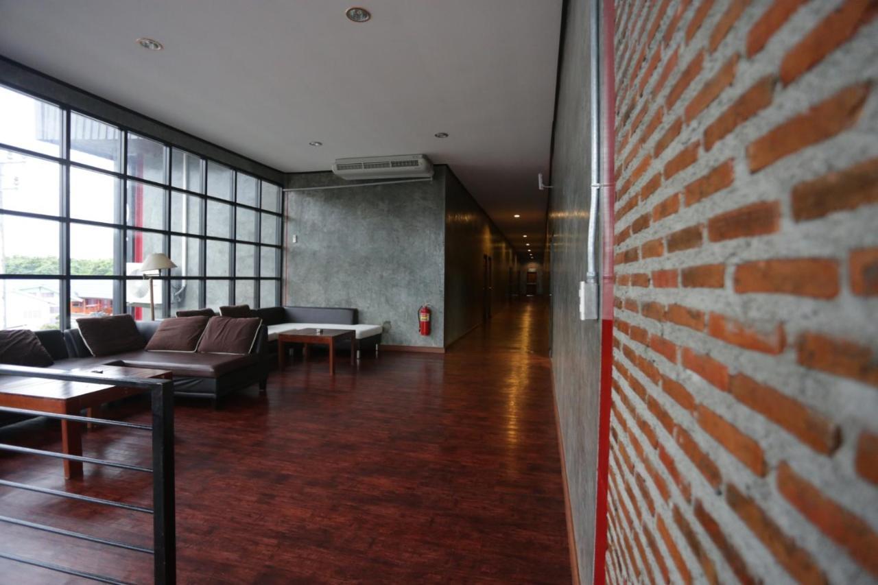One Four Seven Hotel & Snooker Bar Районг Экстерьер фото