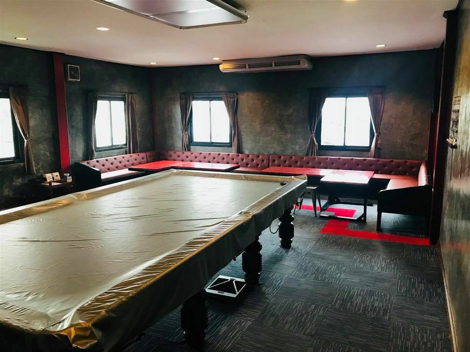 One Four Seven Hotel & Snooker Bar Районг Экстерьер фото